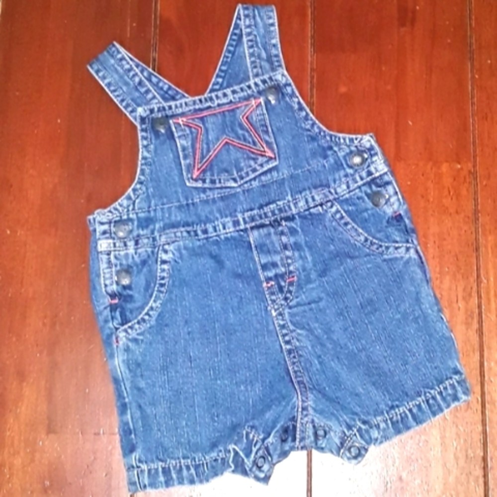 ๐ฅ๐ฅ 3 for 10 ๐ฅ๐ฅ 0-3 months Guess overalls - Picture 1 of 6